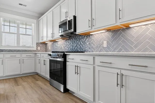 425 Parkside Cmns — Photo 14