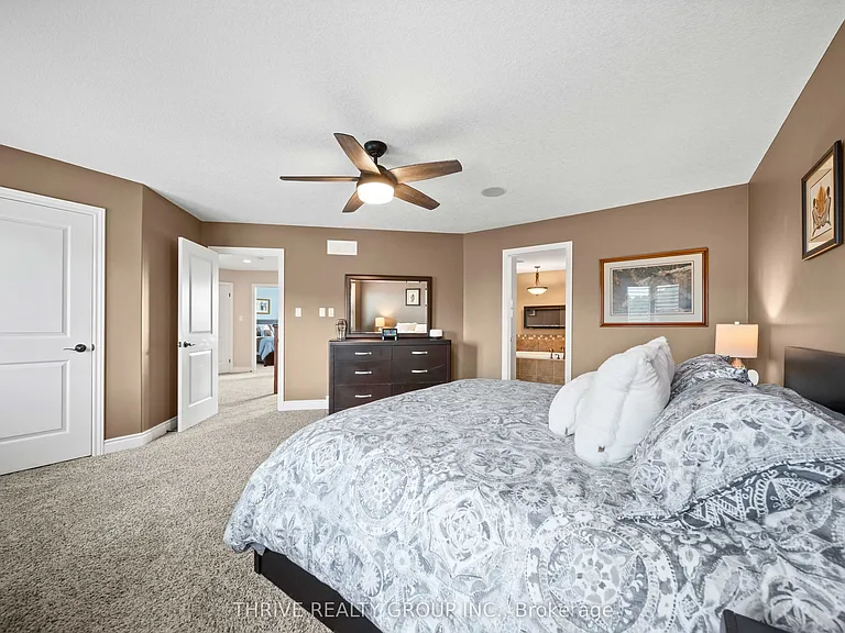 12 Ashwood Cres — Photo 19