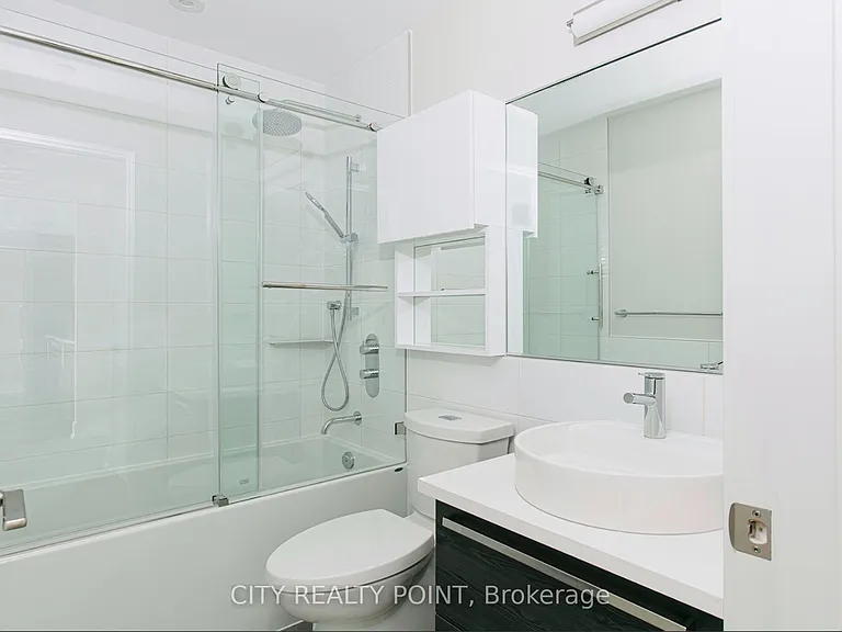 11 Walmer Rd #103 — Photo 4