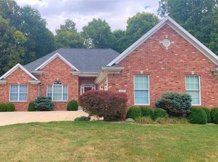 1110 Winterberry Dr, Crawfordsville, IN 47933
