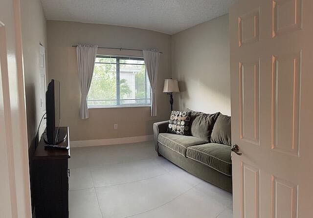 1st image of 2805 Veronia Dr
