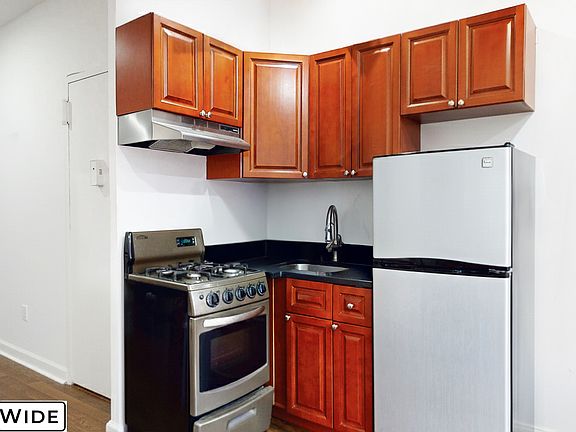 4th image of 107 Saint Marks Pl APT 4h