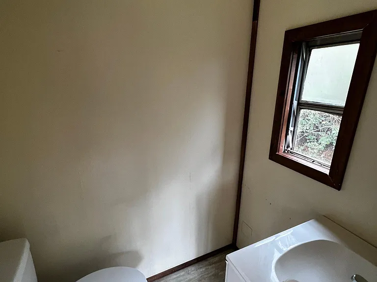 100 Gloria Ln — Photo 3