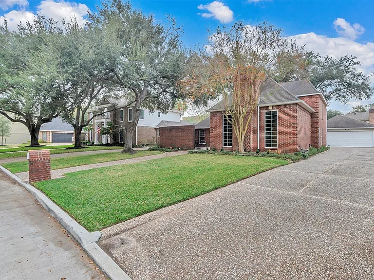 1127 Barkston Dr — Photo 4