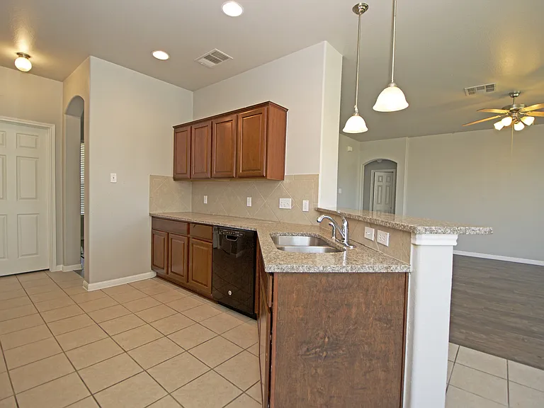 6800 Cromarty Ln — Photo 14