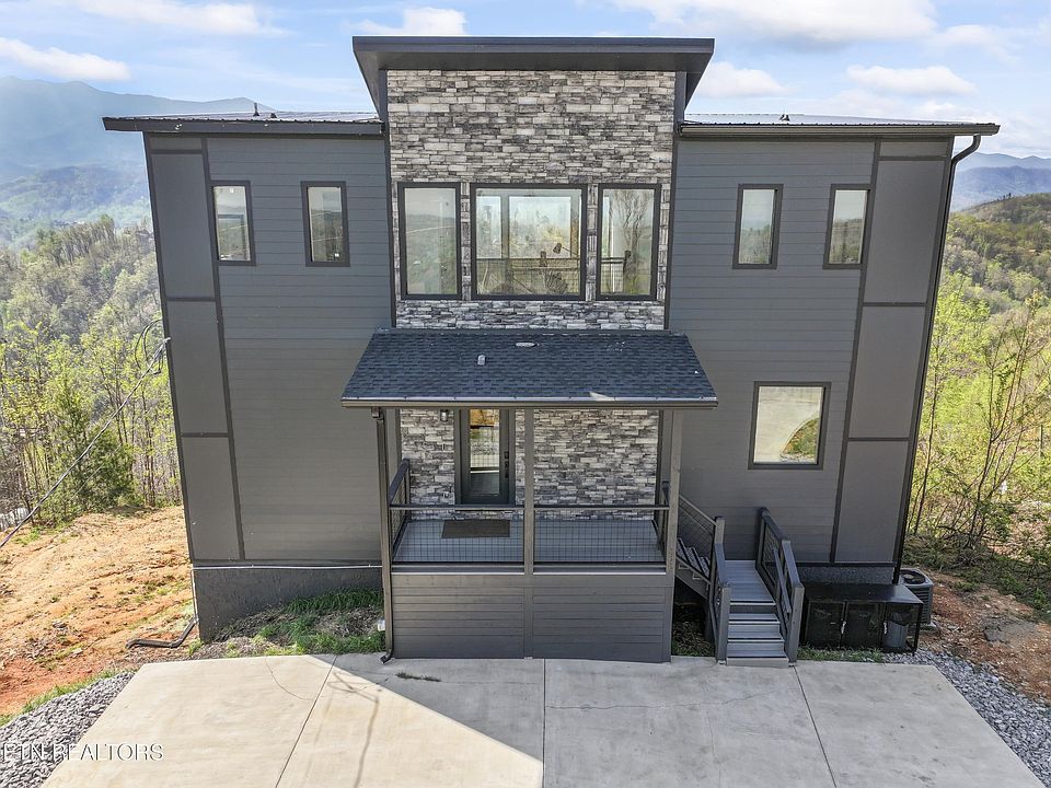 1st image of 896 Chalet Village Blvd