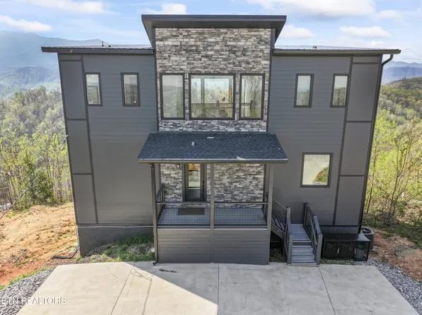 896 Chalet Village Blvd, Gatlinburg, TN 37738