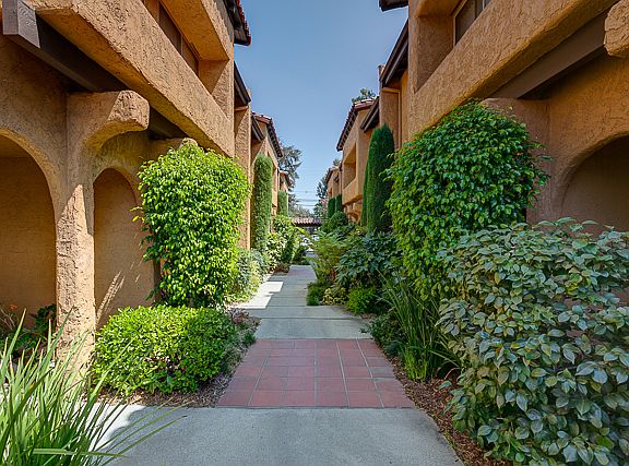 2nd image of 1025 Holly Ave