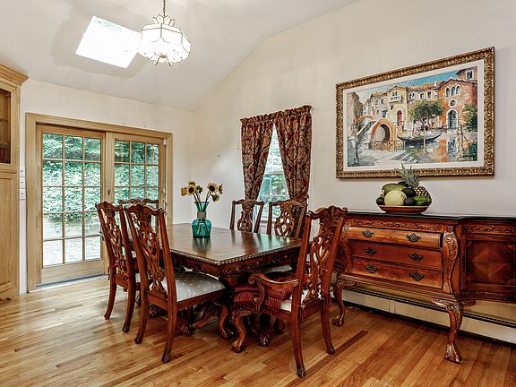 11 Prospect dr- dining area.jpg