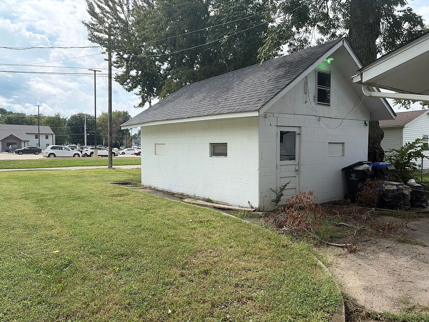3-bedroom home on West Walnut for lease! — Photo 2