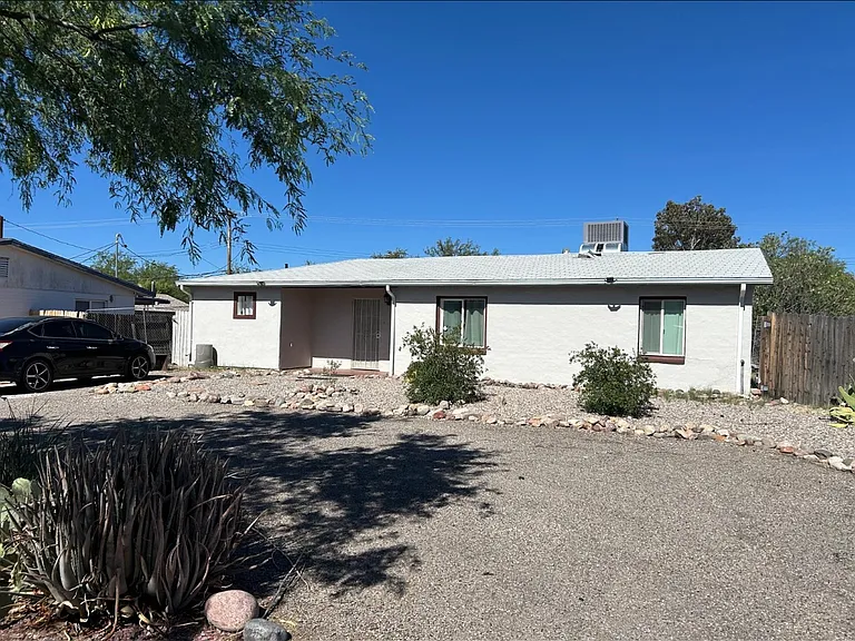 1025 S Van Buren Ave — Photo 15