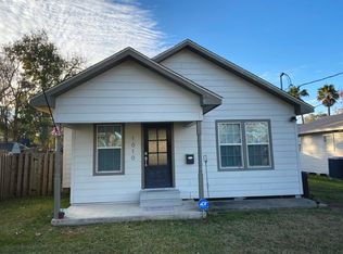 1010 Montgomery St, Port Neches, TX 77651
