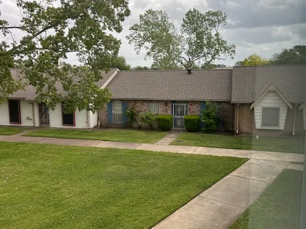 8372 Leamont Dr, Houston, TX 77072