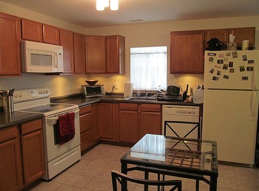 3rd image of 300 Fernwood Dr
