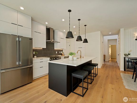 4th image of 817 NE 100th Street