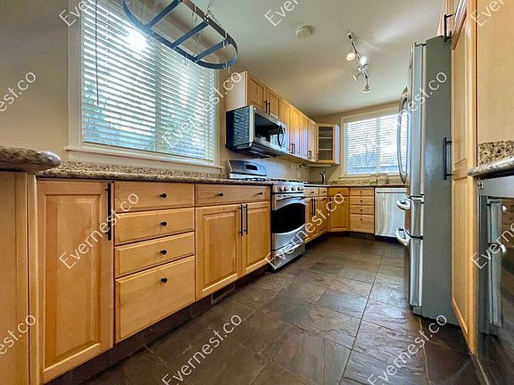 3rd image of 1465 S Kearney St