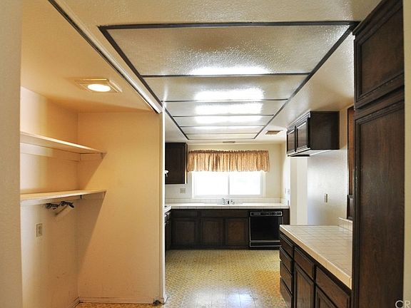 SPACIOUS KITCHEN