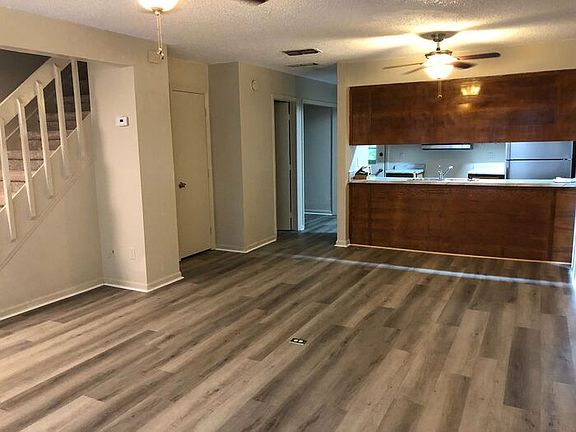 4th image of 2211 Timberwood Cir N #121