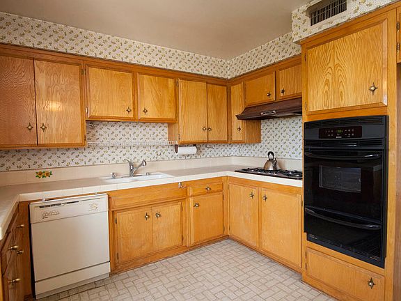 3rd image of 600 W Stocker St APT 312A
