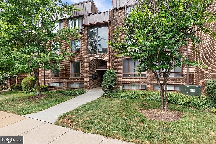 1st image of 114 Roberts Ln APT 200