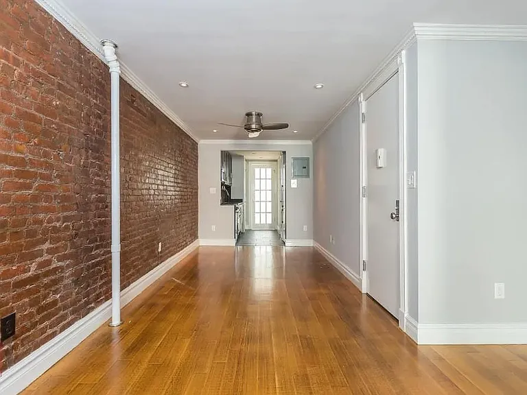 118 E 7th St #5W — Photo 5