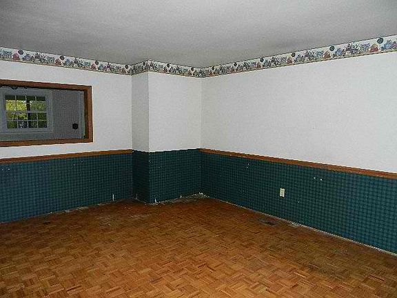 5th image of 1057 Marcellus Dr