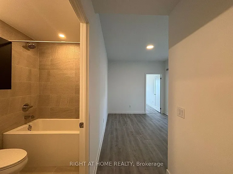 5105 Hurontario St #2905 — Photo 13