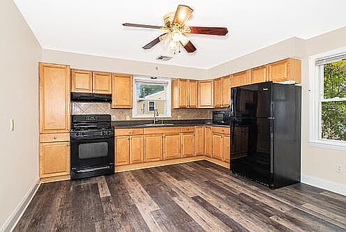 5th image of 163 Crescent Pl