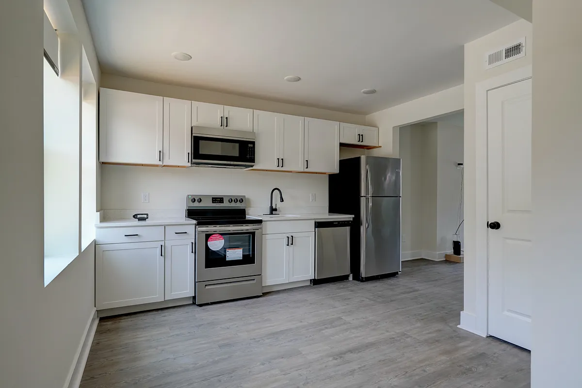209 S Woodrow St — Photo 3