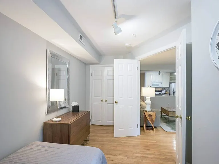 2110 R St NW #B — Photo 8