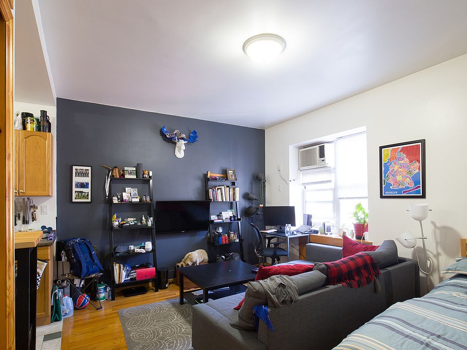 2nd image of 57 Saint Marks Pl #4