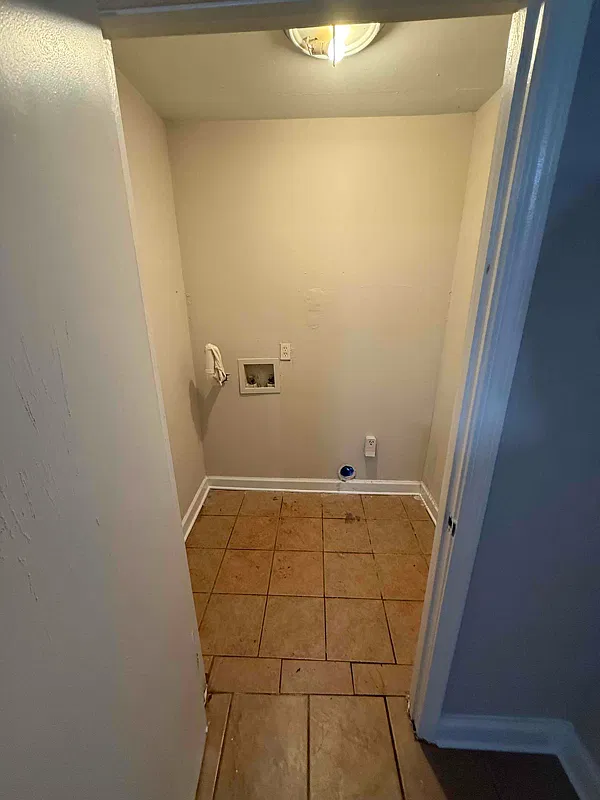 3 bed, 1300 sqft, $1,500 — Photo 1