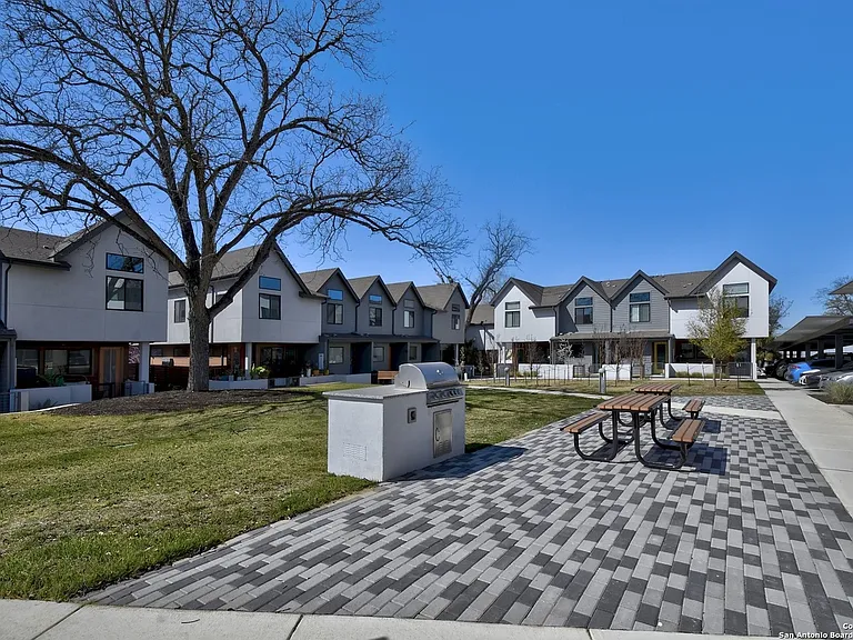Community grill/picnic area