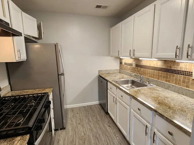 151 W Market St — Photo 4