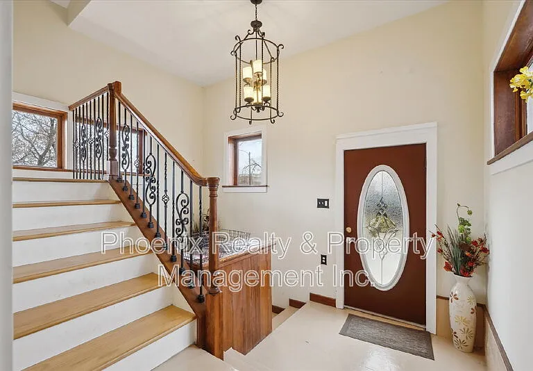 211 E Geneseo St — Photo 3