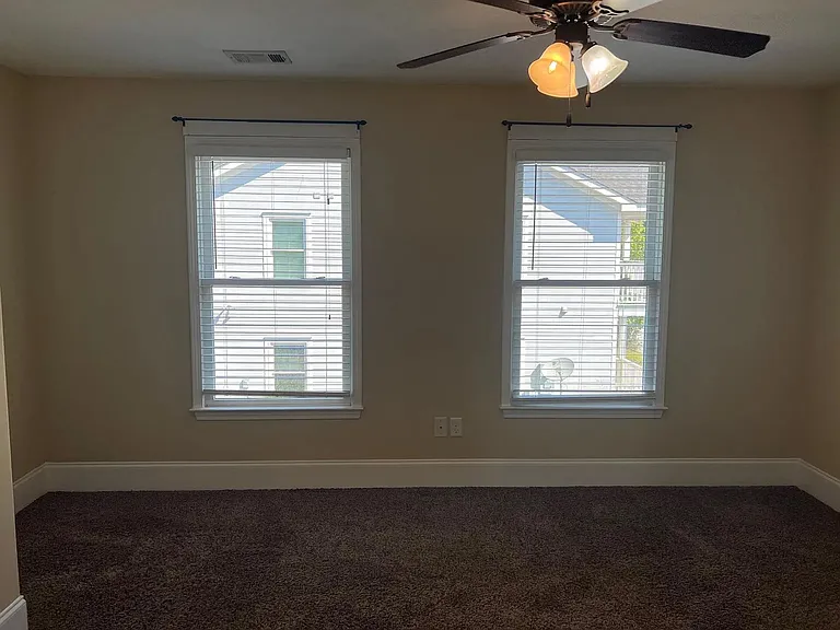3 Bedroom/3 Bathroom Townhome Minutes from the Medical District — Photo 15
