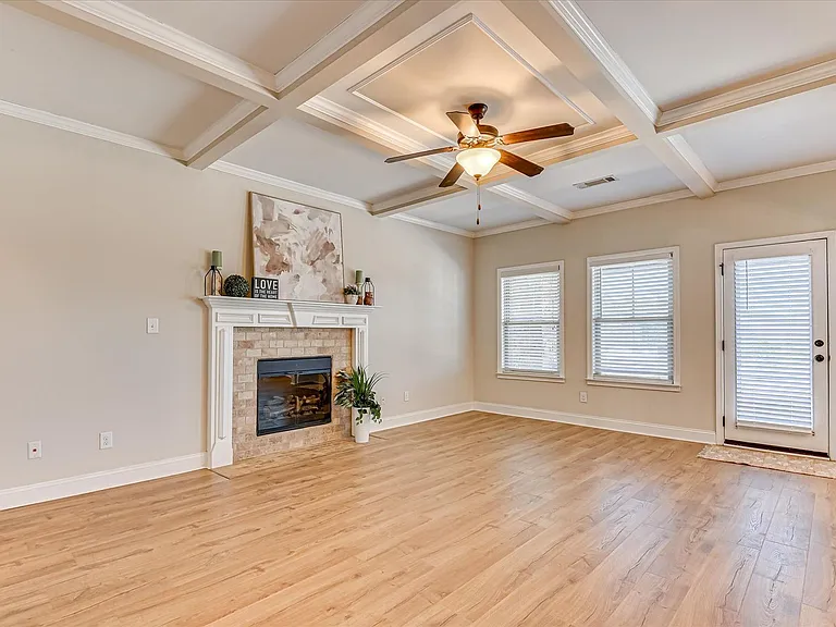 406 Saterlee Ct — Photo 7