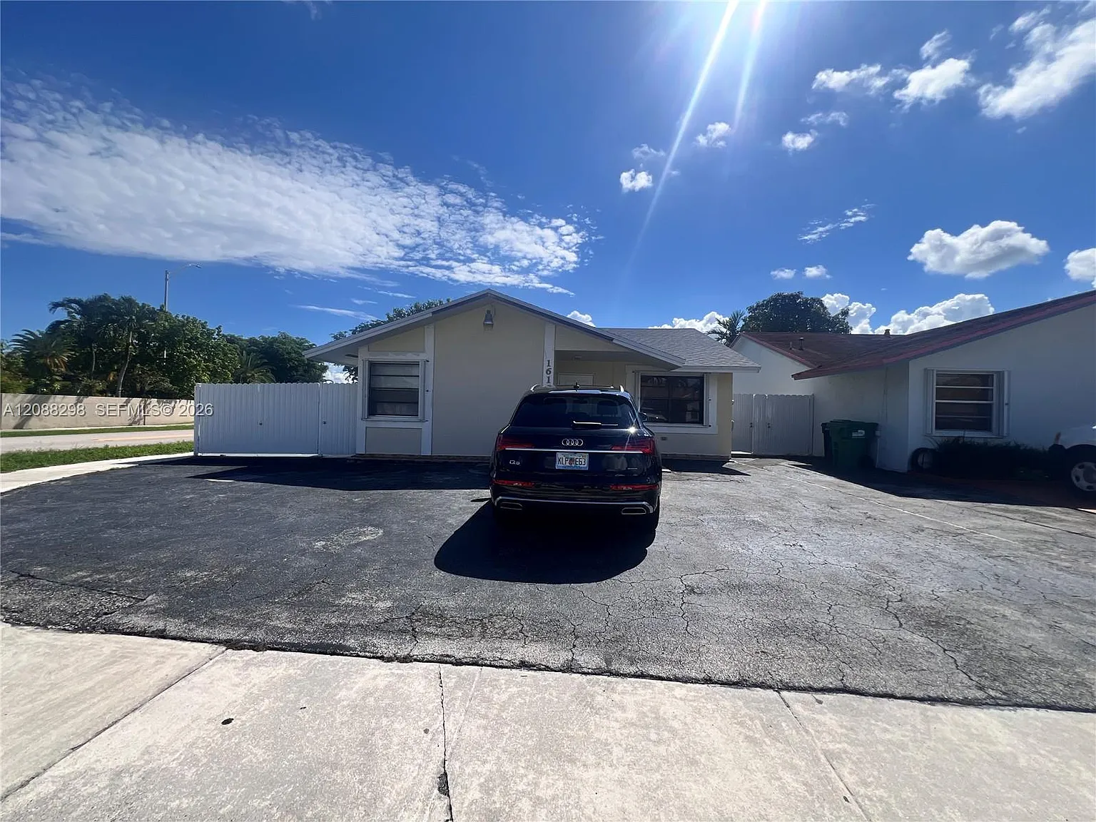 1615 SW 137th Pl — Photo 2