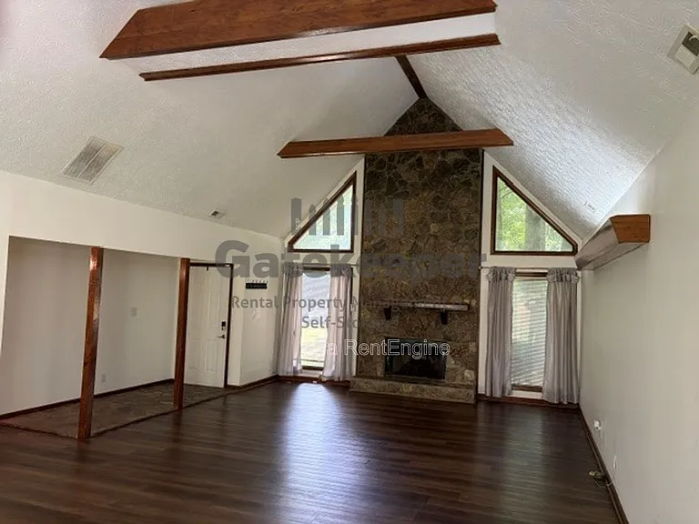 335 Fairfield Cir — Photo 3