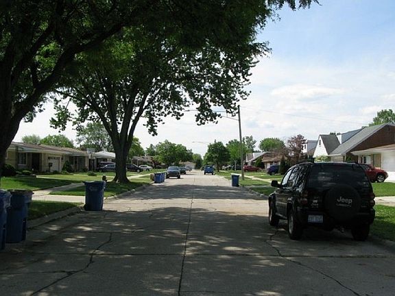 4th image of 26577 Marilyn Ave