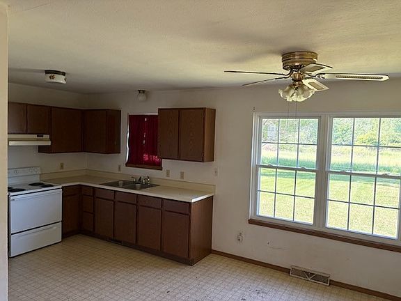 2nd image of 1302 Arlington Dr
