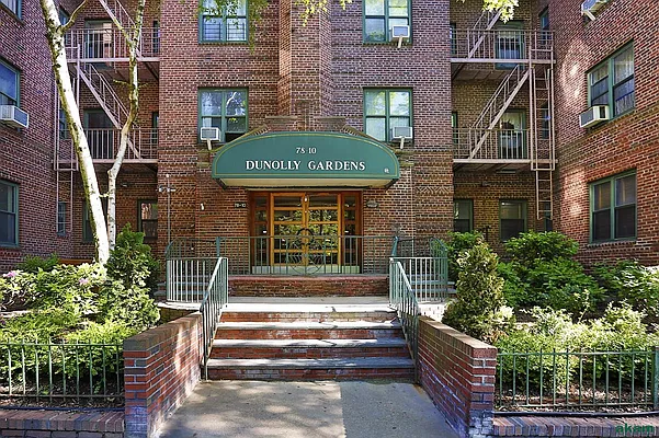 Sold by Akam Sales and Brokerage | media 23