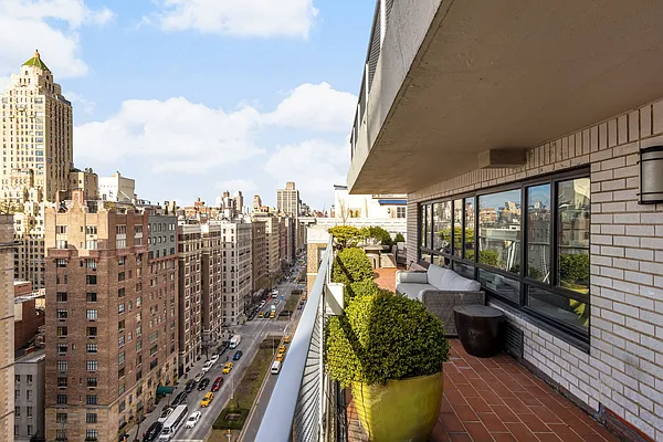 Sold by Douglas Elliman | media 15