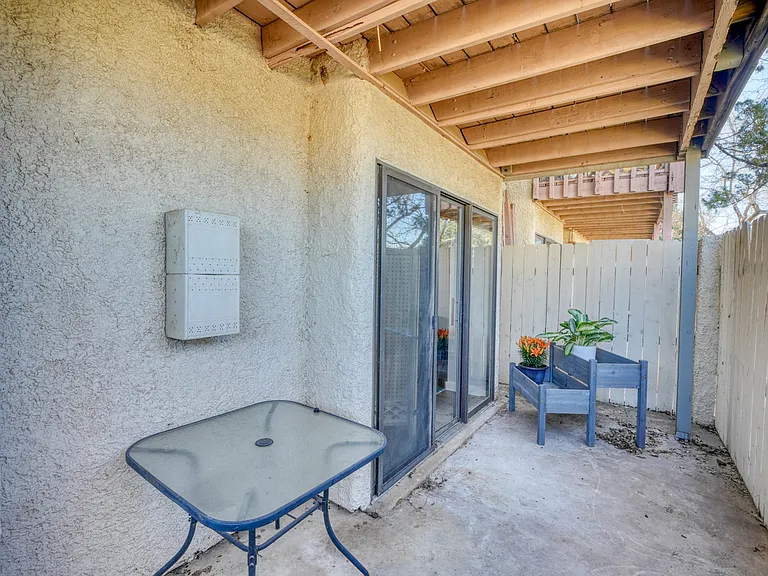 207 Hi Cir N #105B — Photo 16
