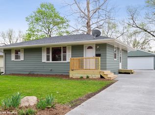 3112 Bel Aire Rd, Des Moines, IA 50310