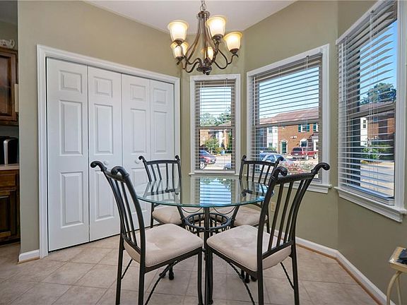5th image of 628 Creekside Ct