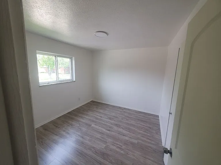 23756 Banbury Cir #15 — Photo 9