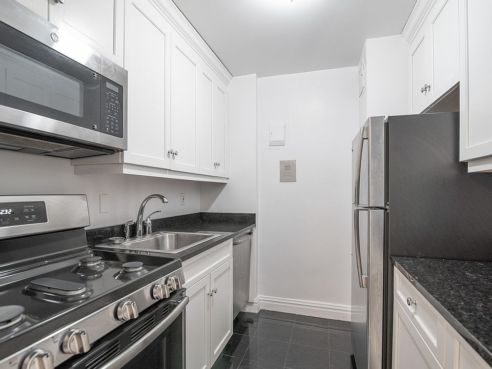 1st image of 330 W 45th St APT 1G