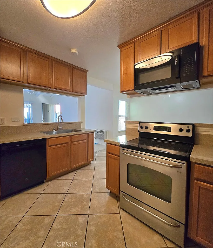 2 bed, 984 sqft, $2,800 — Photo 1