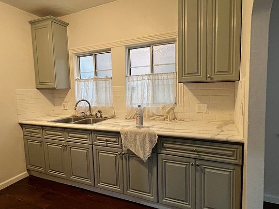 3rd image of 311 Chestnut Ave #311